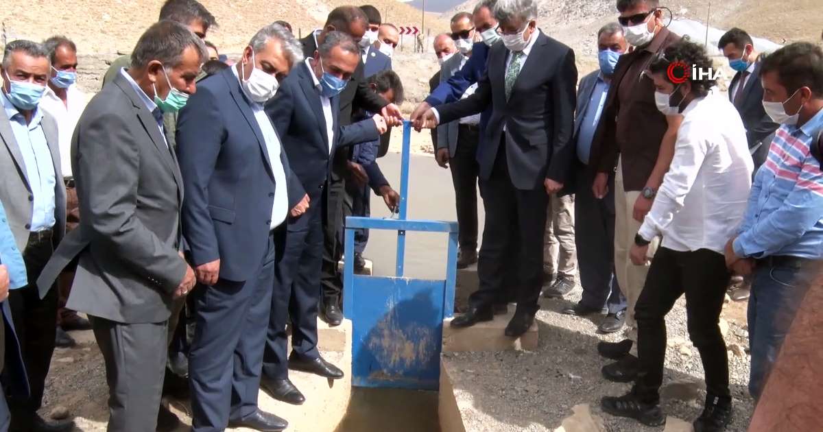 Van Valisi ve Büyükşehir Belediye Başkan Vekili Mehmet Emin Bilmez,50 yıldır su sıkıntısı yaşayan ‘susuz köye’ ilk suyu verdi