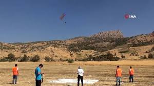 Şırnak Namaz Dağı’nda yamaç paraşütü Türkiye finali keyfi