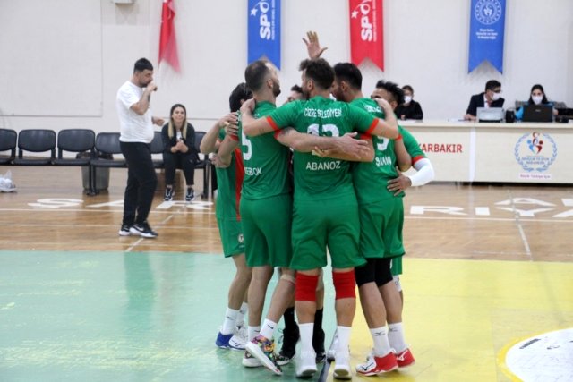 Cizre Belediyesi erkek voleybol takımı 5’te 5 yaptı