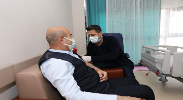 Mardin Valisi Demirtaş Kovid-19 aşısı oldu