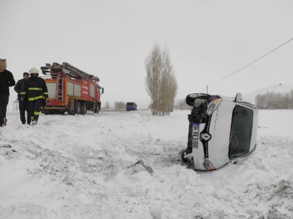 Van’da ‘kar’ kazaları; 1 ölü, 8 yaralı