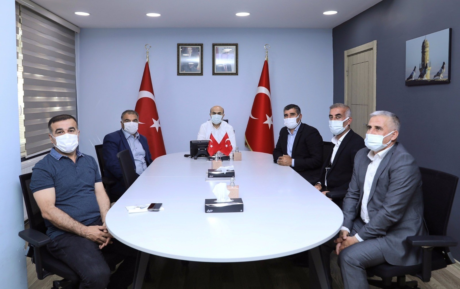 Mardin Valisi Demirtaş, mahalle muhtarlarıyla bir araya geldi