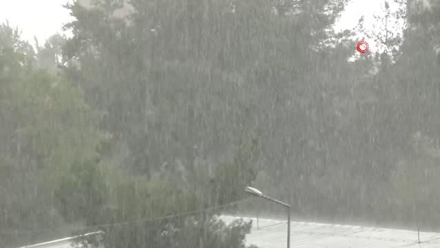 Kısa süreli etkili olan yağmur Diyarbakır’ı serinletti