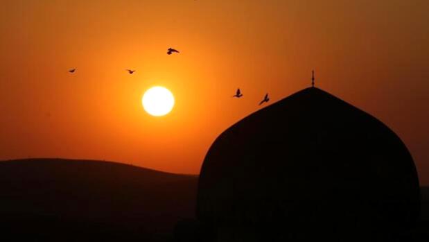 Mardin’de tarihi yapılar gün batımında kartpostallık manzaralar oluşturuyor