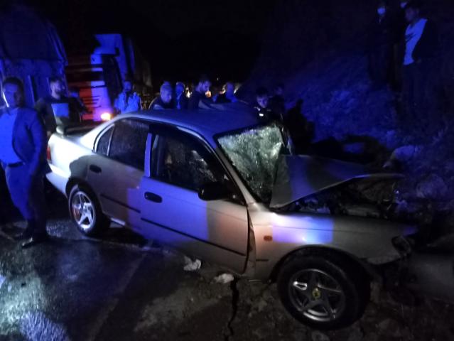 Bitlis’te tır ile otomobil çarpıştı: 2 yaralı