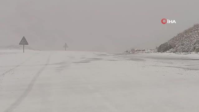 Van’da kar yağışı ve sis