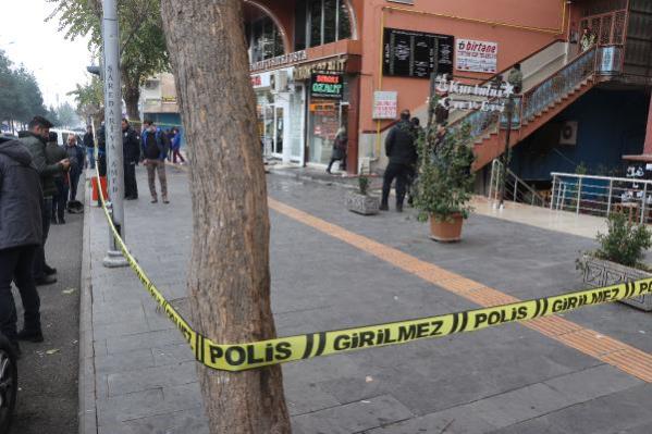 Diyarbakır’da adliye çıkışı silahlı kavga: 1 ölü, 3 yaralı