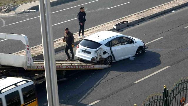 Ehliyetsiz sürücü kaza yaptı meraklıları da çoklu kazaya neden oldu