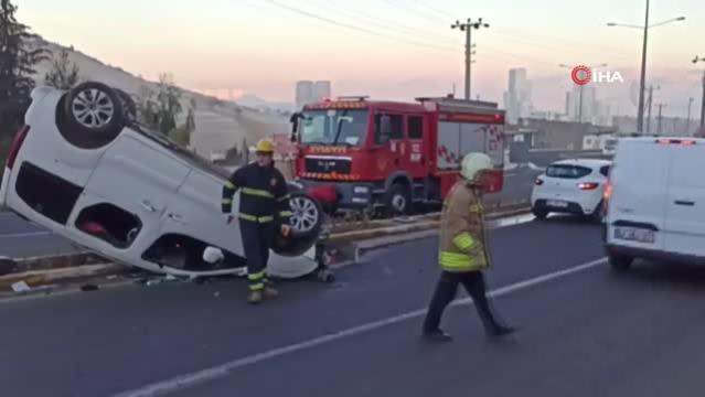 Mardin’de hafif ticari araç takla attı: 2 yaralı