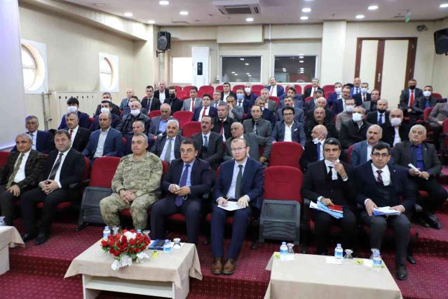 Hakkari’de muhtarlar toplantısı