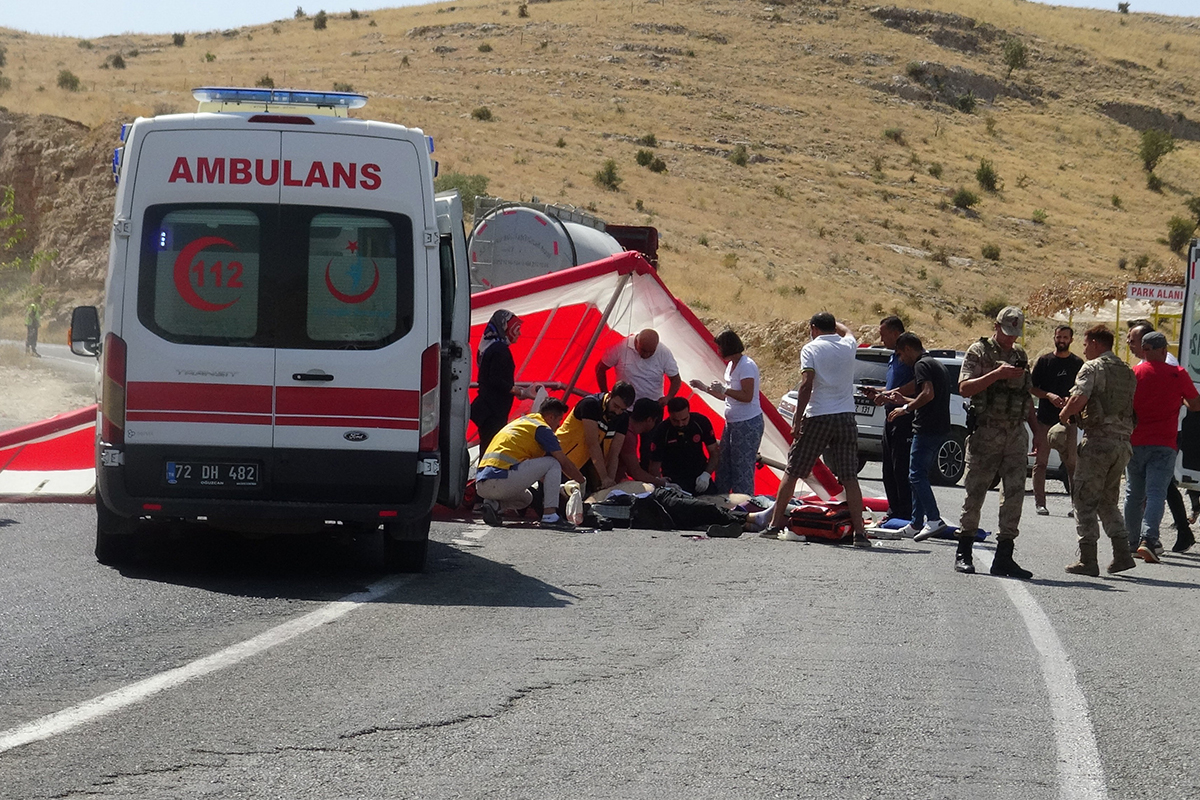 Gercüş’te 2 yamaç paraşütçüsü yere çakılarak ağır yaralandı