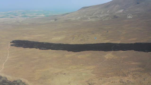 Nemrut Jeoparkı’ndaki lav kalıntıları dronla görüntülendi