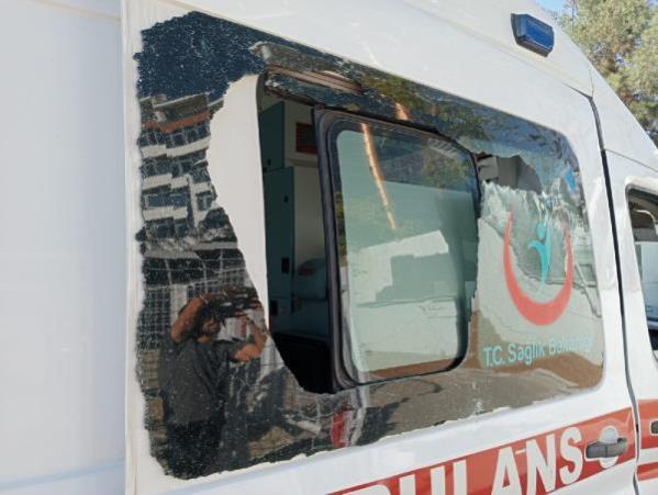 Sağlık görevlisinin kaburgası kırdı! Polis ararken ambulansa saldırdı