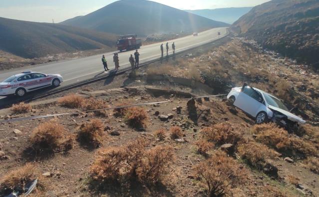 Bingöl’de şarampole devrilen otomobildeki 4 kişi yaralandı