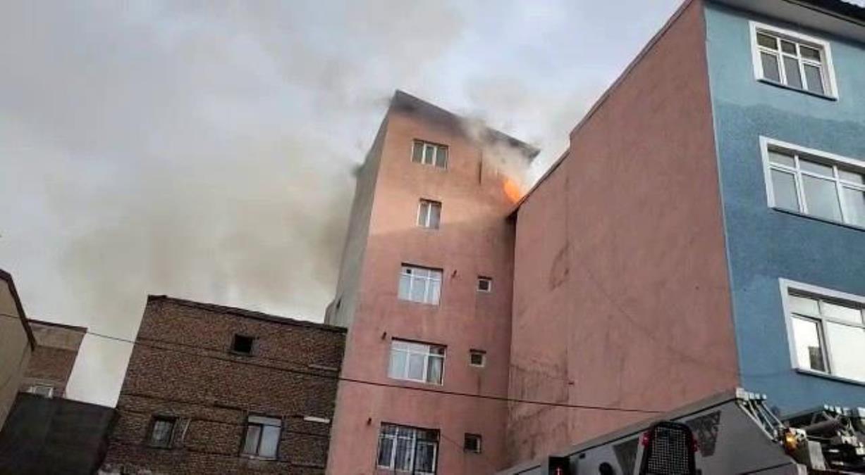 Erzurum’da korkutan çatı yangını