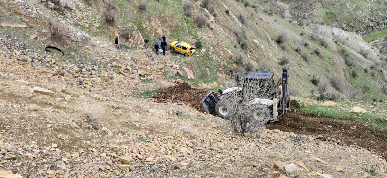 Şırnak’ta ticari taksi şarampole yuvarlandı: 1 yaralı