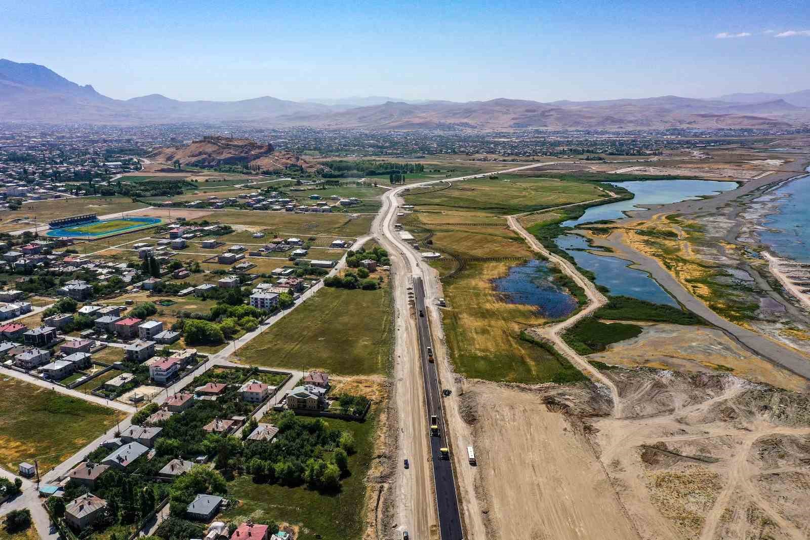 Van sahil yolunda asfalt çalışmaları başladı