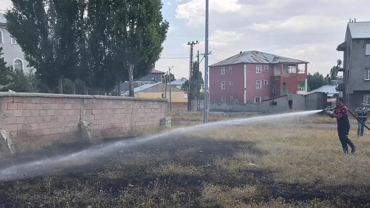 Ağrı’da Merkez ve Köylerde Çıkan Yangınlar Söndürüldü