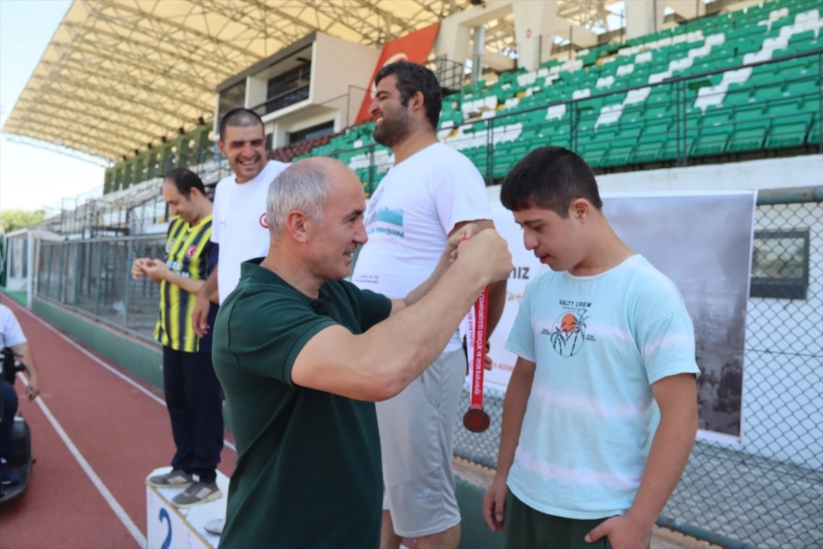 Iğdır’da Özel Sporculara Madalyalar Verildi