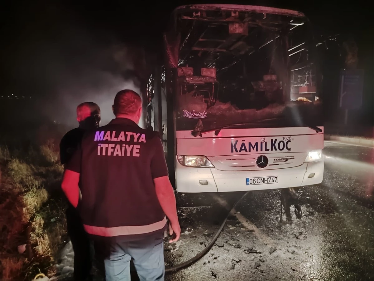 Malatya’da seyir halindeki otobüste yangın çıktı