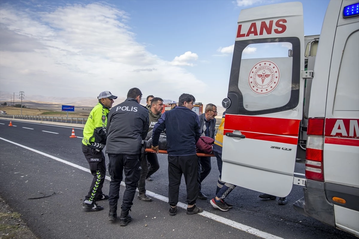 Erzurum’da doğal gaz firması işçilerini taşıyan kamyonet devrildi, 7 kişi yaralandı