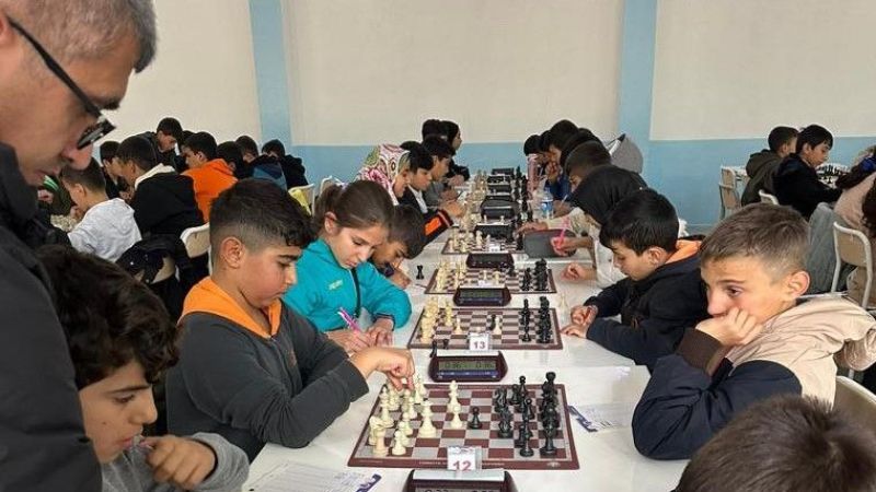 Mardin’de Çocuk Hakları Satranç Turnuvası Başladı Mardin’de Çocuk Hakları Satranç Turnuvası Başladı