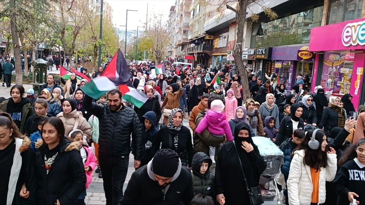 Siirt, Bingöl, Batman ve Mardin’de İsrail’in Gazze’ye yönelik saldırıları protesto edildi