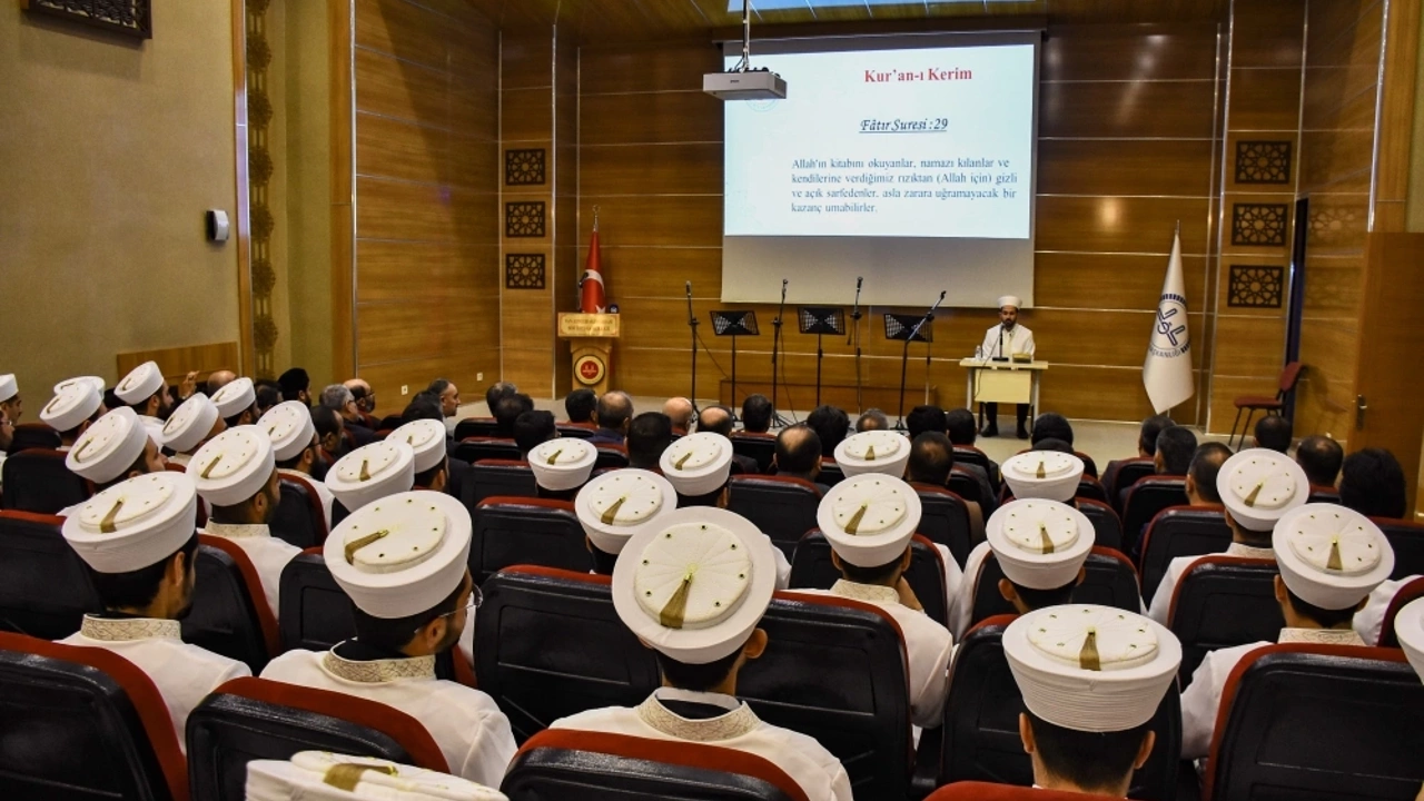 Van’da 184 Aday Din Görevlisine Mezuniyet Töreni