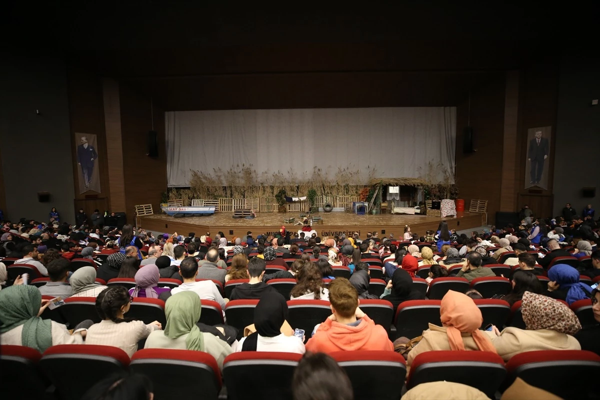 Muş Alparslan Üniversitesi Tiyatro Günleri’nde 10 bin kişi oyunları izledi