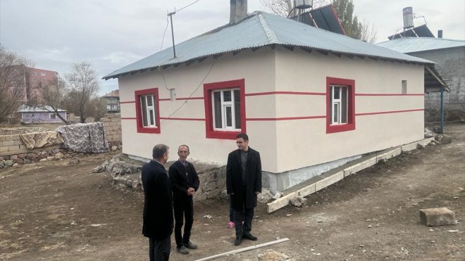 İpekyolu Belediyesi, ihtiyaç sahibi ailenin evini onardı
