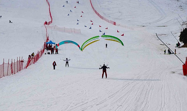 Erzincan Ergan Dağı’nda Yamaç Paraşütü ve Paraşütle Kayak