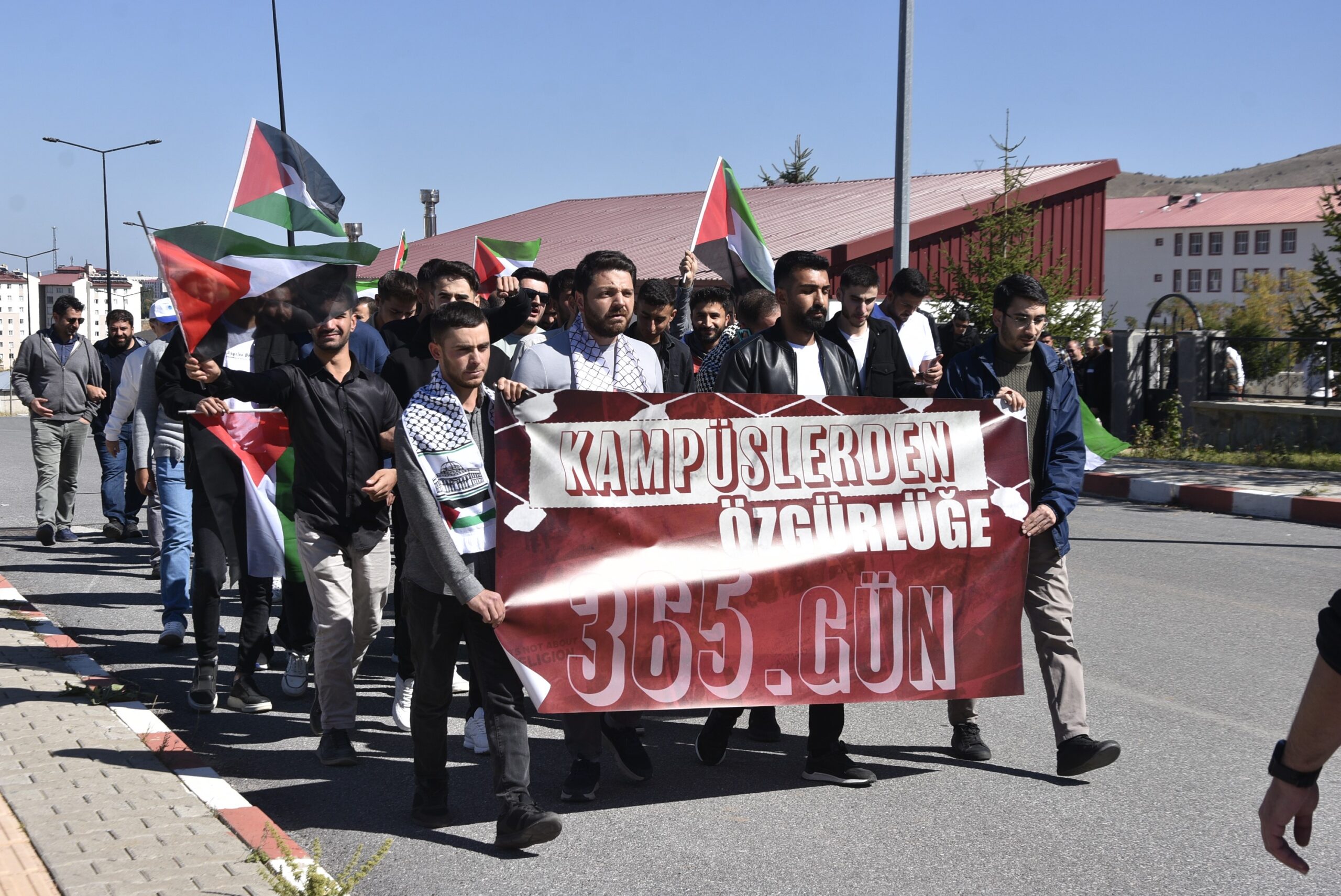 BEÜ öğrencileri Filistin’e Destek İçin Yürüyüş Düzenledi