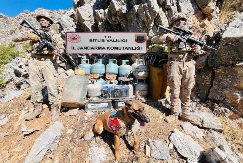 Bitlis’te PKK’ya Yönelik Operasyonda Sığınak ve Malzemeler Ele Geçirildi