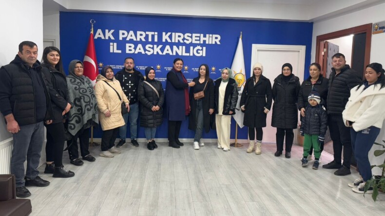 Kırşehir’de CHP’den istifa eden 12 kişi AK Parti’ye geçiş yaptı