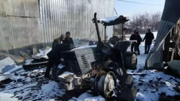 Muş’ta Tarım Araçları Yangında Yandı