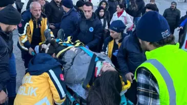 Hakkari’de Araç Çarpması: Üniversite Öğrencisi Yaralandı