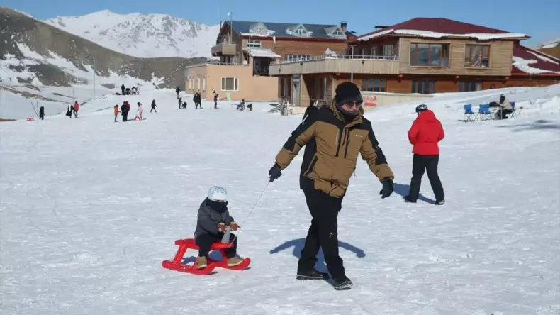 Hakkari’de Kayak Merkezi Yeni Yılda Ziyaretçi Akınına Uğradı