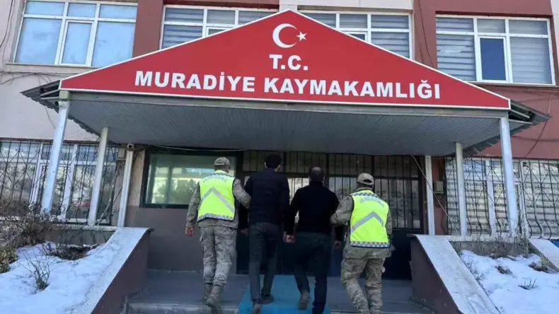 Muradiye’de Düzensiz Göçmenler Yakalandı