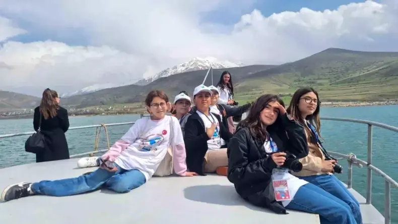 Van’da Fotoğraf Şenliği: 120 Çocuk Şehrin Güzelliklerini Kadraja Aldı
