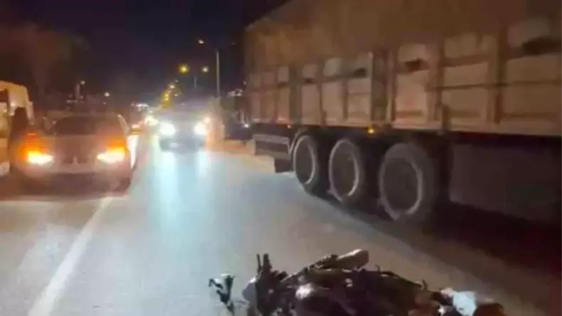 Van’da Motosiklet ve Otomobil Çarpıştı