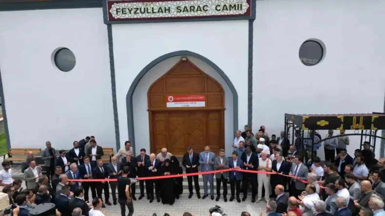 Erzurum’da Feyzullah Saraç Camii İbadete Açıldı