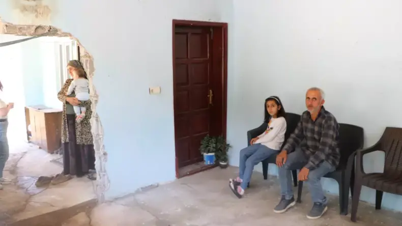 Yılan Korkusu Aileyi Bir Ev Yapmaya Zorladı