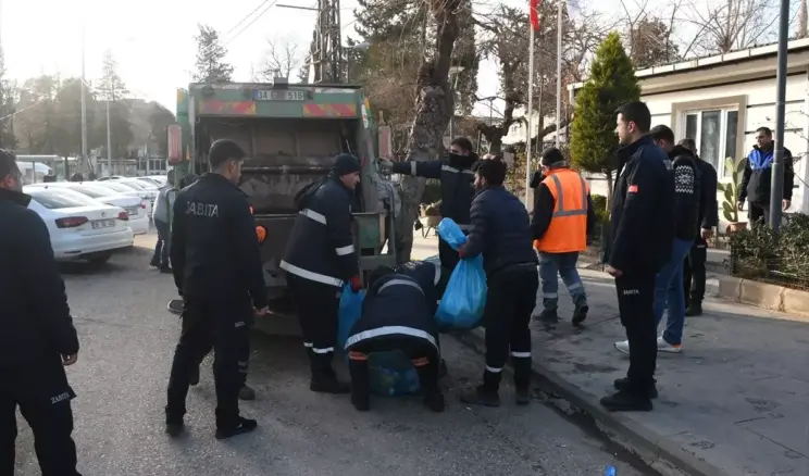 Şanlıurfa’da denetimlerde ele geçirilen 5 ton bozuk ürün imha edildi